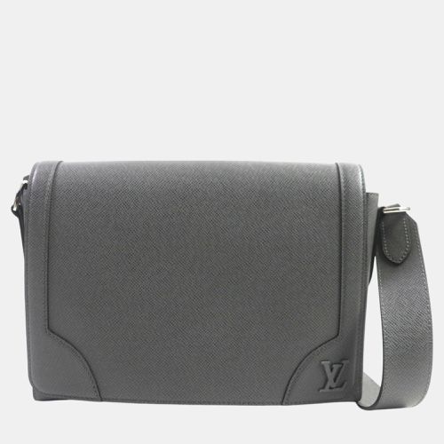 Leather Taiga Flap Messenger Bag - Louis Vuitton - Modalova