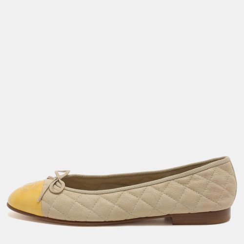 Yellow Quilted Leather and Patent Leather CC Ballet Flats Size 40.5 - Chanel - Modalova