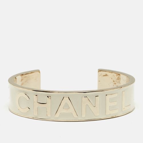 Logo Enamel Tone Cuff Bracelet M - Chanel - Modalova