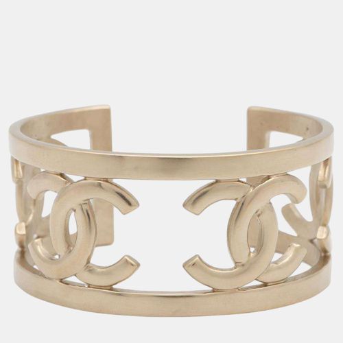 Champagne Metal Cc Logo Bangle Bracelet - Chanel - Modalova