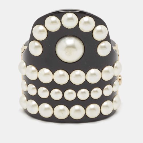 CC Resin Faux Pearl Gold Tone Cuff Bracelet - Chanel - Modalova