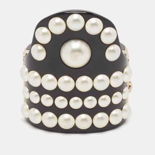 CC Resin Faux Pearls Embedded Asymmetric Cuff Bracelet - Chanel - Modalova