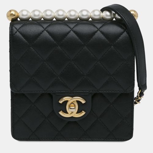 Lambskin Leather Small Chic Pearls Flap Bag - Chanel - Modalova