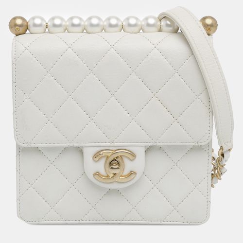 Tone Lambskin Leather Small Chic Pearls Flap Bag - Chanel - Modalova