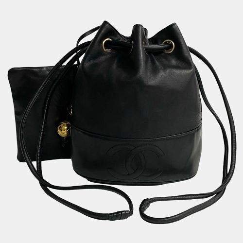 Leather CC Drawstring Bucket Crossbody Bag - Chanel - Modalova