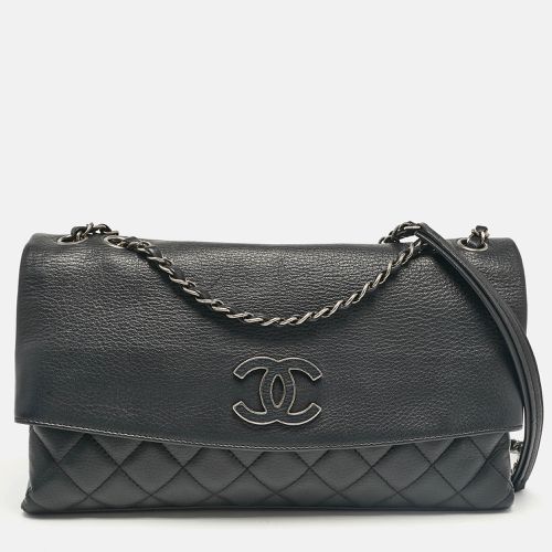 Quilted Leather CC Foldable Shoulder Bag - Chanel - Modalova