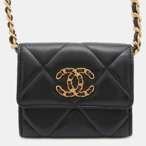 Lambskin 19 Flap Matelasse Chain Wallet - Chanel - Modalova