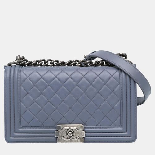 Chanel Medium Lambskin Boy Flap Bag - Chanel - Modalova