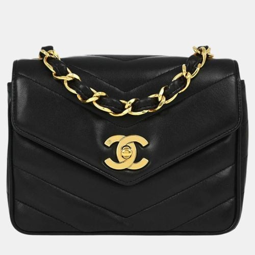 Lambskin V Stitch Single Flap Shoulder Bag - Chanel - Modalova