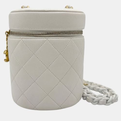 Leather Gold Matelasse Shoulder Bag - Chanel - Modalova