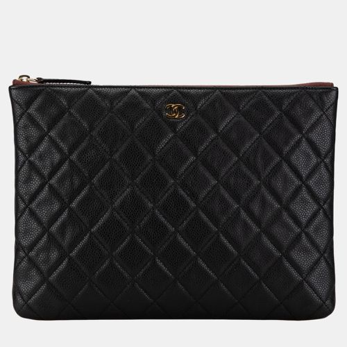 Medium Quilted Caviar O Case Clutch - Chanel - Modalova