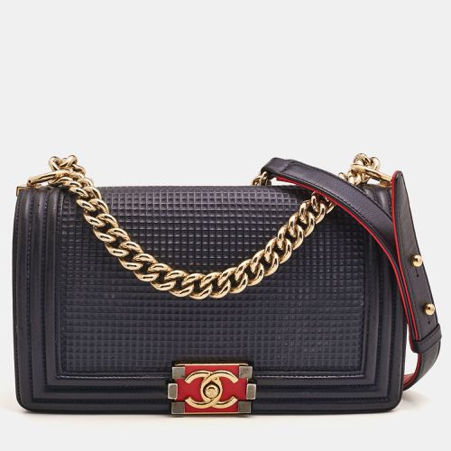 Cube Embossed Leather Medium Boy Flap Bag - Chanel - Modalova