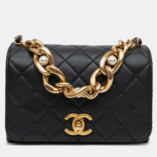 Quilted Calfskin Pearl Jewel Chain Flap - Chanel - Modalova