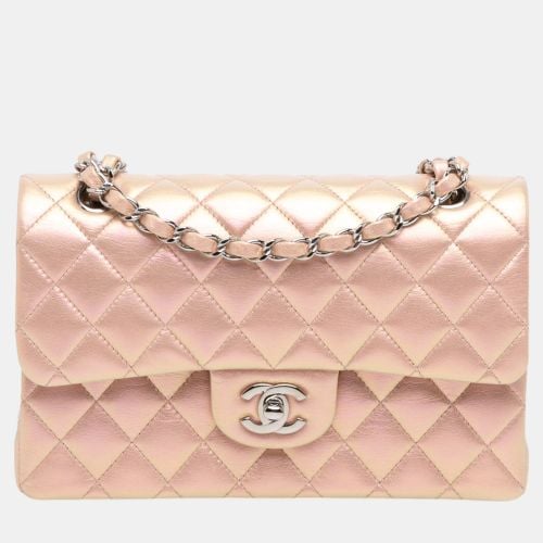 Iridescent Small Classic Lambskin Double Flap Bag - Chanel - Modalova