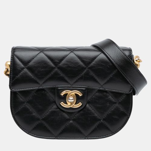 CC Quilted Calfskin Round Moon Messenger Flap - Chanel - Modalova