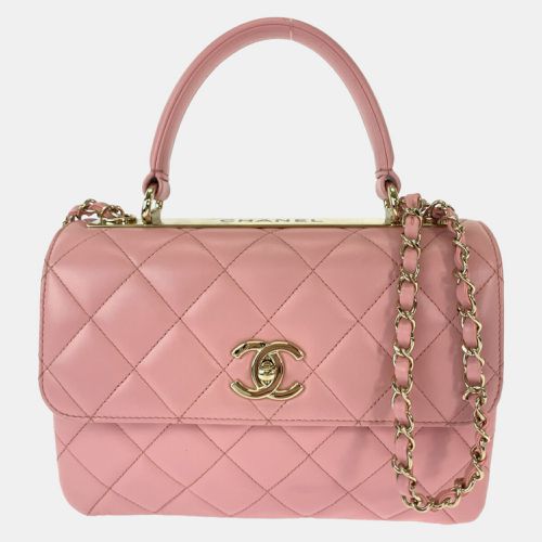 Leather Lambskin Matelasse Turn Lock Logo Handbag - Chanel - Modalova