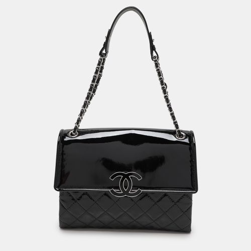 Quilted Patent Leather Double Compartment Flap Bag - Chanel - Modalova