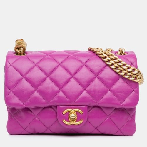 Quilted Lambskin Small Pillow Crush Flap Bag - Chanel - Modalova