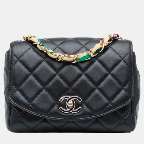 Quilted Lambskin Small Ribbon Flap Bag - Chanel - Modalova