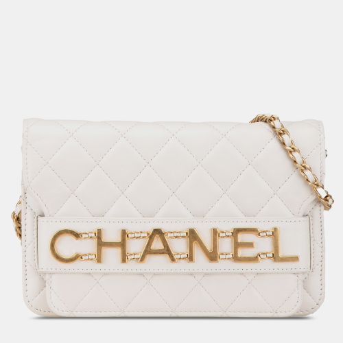 Calfskin Enchained Flap Wallet on Chain - Chanel - Modalova