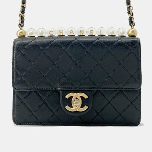 Lambskin Pearl Chain Shoulder Bag - Chanel - Modalova