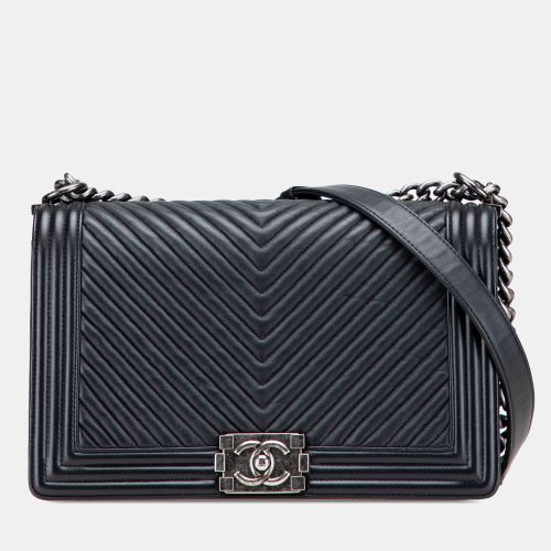 Medium Chevron Wrinkled Lambskin Boy Flap - Chanel - Modalova