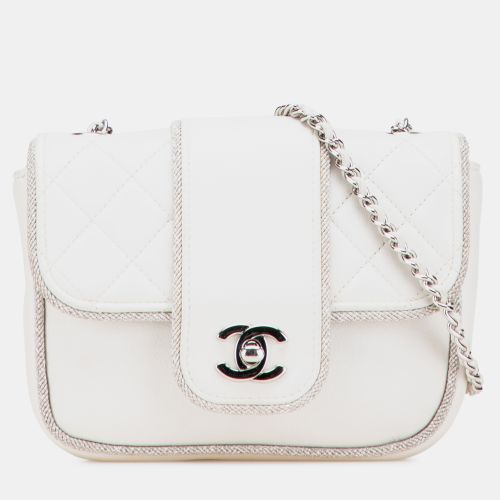 Mini Quilted Lambskin and Metallic Trim Elementary Chic Flap - Chanel - Modalova