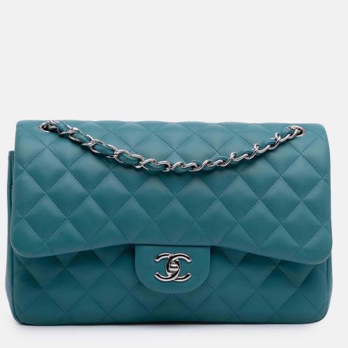 Classic Double Flap Jumbo Lambskin Shoulder Bag - Chanel - Modalova