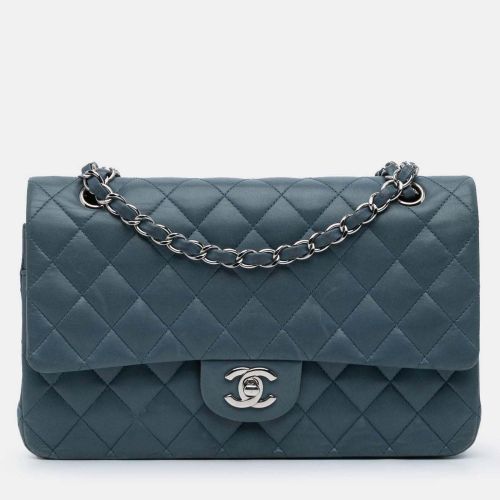 Classic Double Flap Medium Lambskin Shoulder Bag - Chanel - Modalova