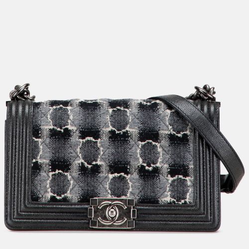 Medium Quilted Tweed Caviar Boy Flap - Chanel - Modalova