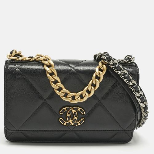 Quilted Leather 19 Flap Wallet on Chain - Chanel - Modalova