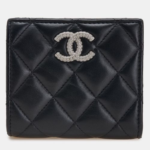CC Quilted Lambskin Compact Bifold Wallet - Chanel - Modalova