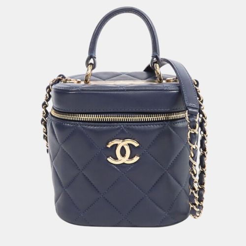 Quilted Lambskin Trendy CC Vanity Case - Chanel - Modalova