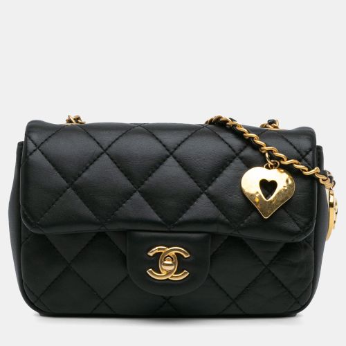 Mini Rectangular Quilted Lambskin Heart Charms Flap - Chanel - Modalova