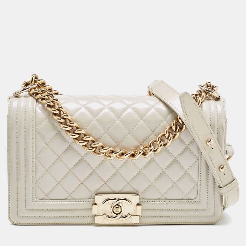 Pearl Quilted Patent Leather Medium Boy Flap Bag - Chanel - Modalova