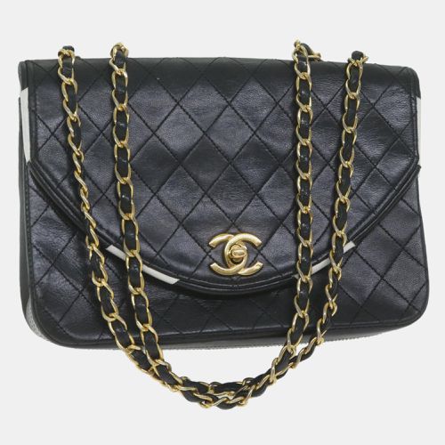 Leather Quilted Half Moon Flap Bag - Chanel - Modalova