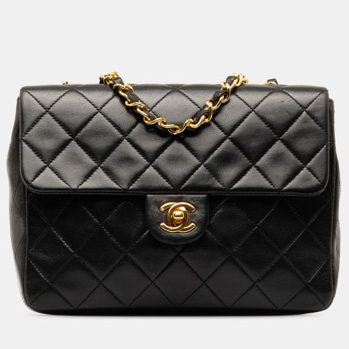 Square Classic Quilted Lambskin Flap Bag - Chanel - Modalova