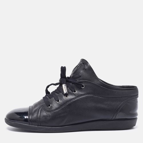 Patent and Leather CC Lace Up Sneakers Size 40.5 - Chanel - Modalova