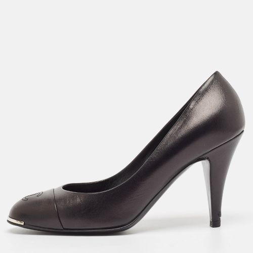 Leather CC Round Toe Pumps Size 38.5 - Chanel - Modalova