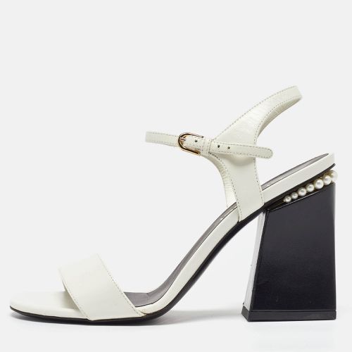 Leather CC Block Heel Ankle Strap Sandals Size 39.5 - Chanel - Modalova