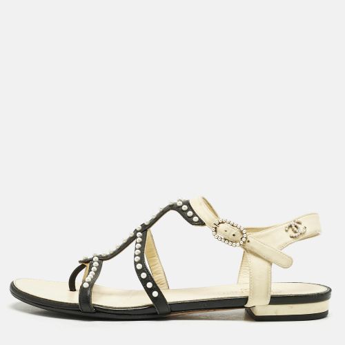 Beige Leather Faux Pearl Embellished Flat Sandals Size 36 - Chanel - Modalova