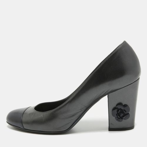 Two Tone Leather Camellia Pumps Size 39.5 - Chanel - Modalova