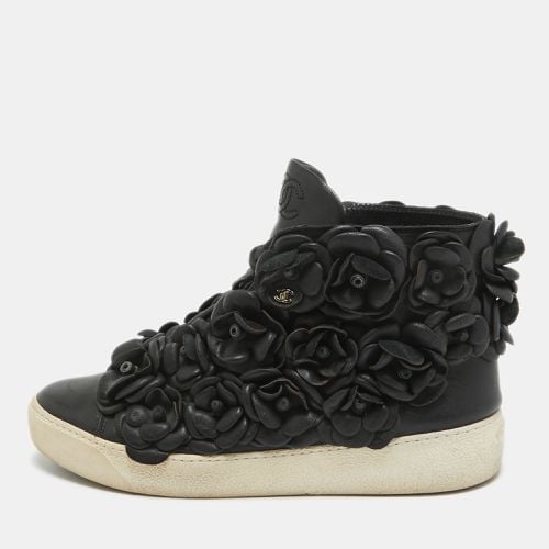 Leather Camelia High Top Sneakers Size 38.5 - Chanel - Modalova