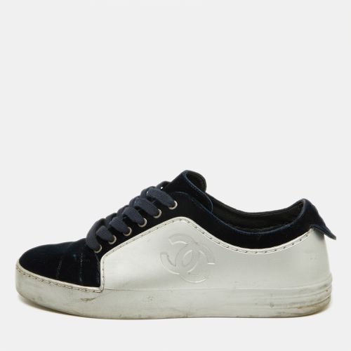 Blue Velvet and Rubber CC Low Top Sneakers Size 38 - Chanel - Modalova