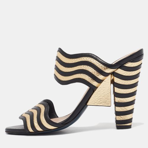 Gold Leather Wave Striped Slide Sandals Size 39 - Fendi - Modalova