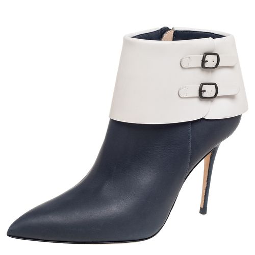 White Leather Buckle Pointed Toe Ankle Boots Size 36 - Manolo Blahnik - Modalova