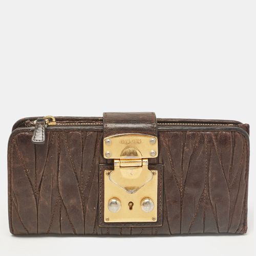 Dark Matelassé Leather Clasp Lock Continental Wallet - Miu Miu - Modalova