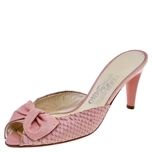 Snakeskin Embossed Leather And Raffia Bow Peep Toe Slide Sandals Size 37 - Salvatore Ferragamo - Modalova