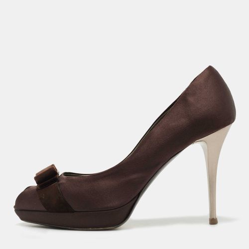 Satin Vara Bow Peep Toe Pumps Size 40 - Salvatore Ferragamo - Modalova