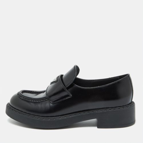 Brushed Leather Slip On Loafers Size 39.5 - Prada - Modalova